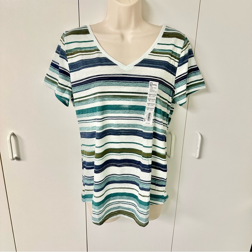 Sonoma Goods for Life women’s v neck t shirt NWT